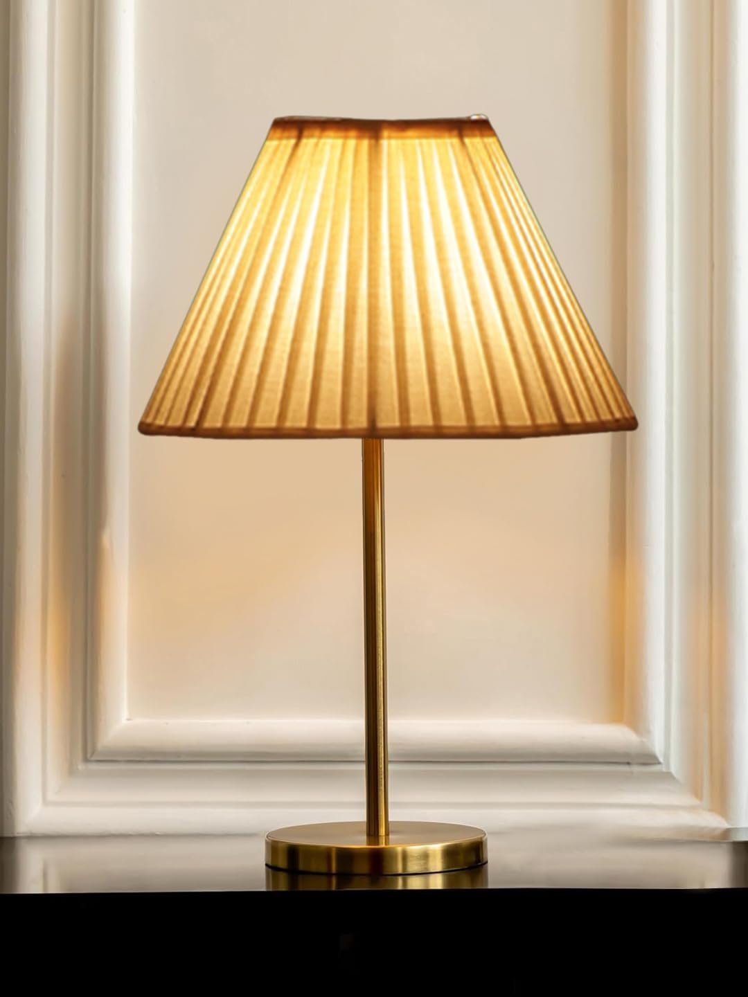 Gold Night Table Lamp for Bedroom | Elegant Bedside Lamp with Warm LED Light & Stylish Design - Model VE41