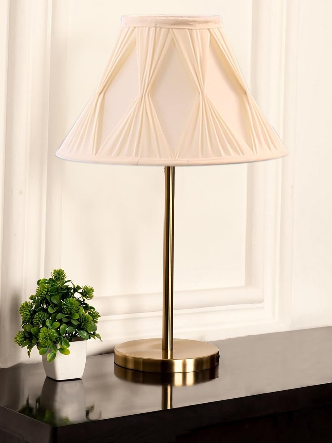 Gold Night Table Lamp for Bedroom | Elegant Bedside Lamp with Warm LED Light & Stylish Design - Model VE43