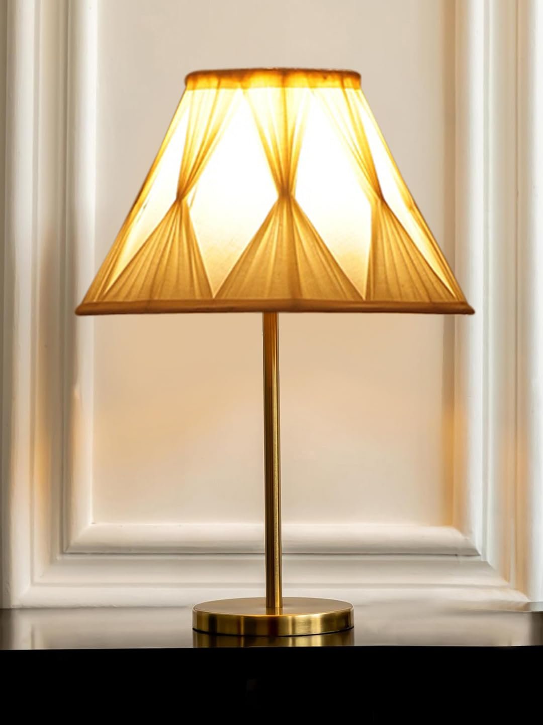 Gold Night Table Lamp for Bedroom | Elegant Bedside Lamp with Warm LED Light & Stylish Design - Model VE43
