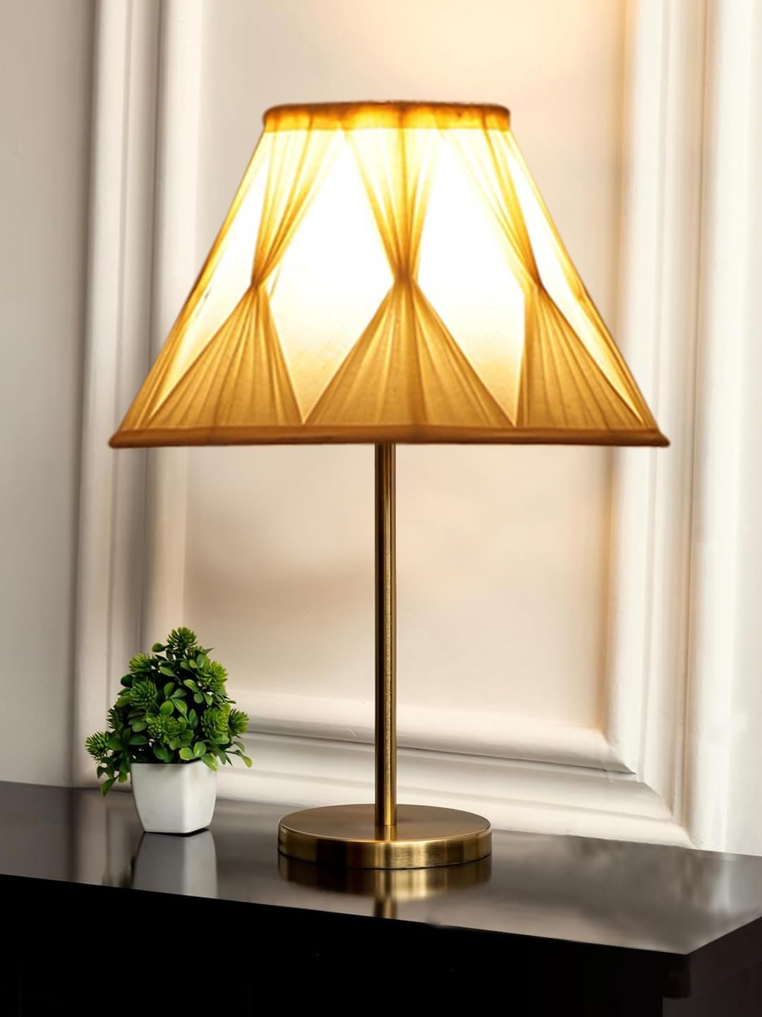 Gold Night Table Lamp for Bedroom | Elegant Bedside Lamp with Warm LED Light & Stylish Design - Model VE43