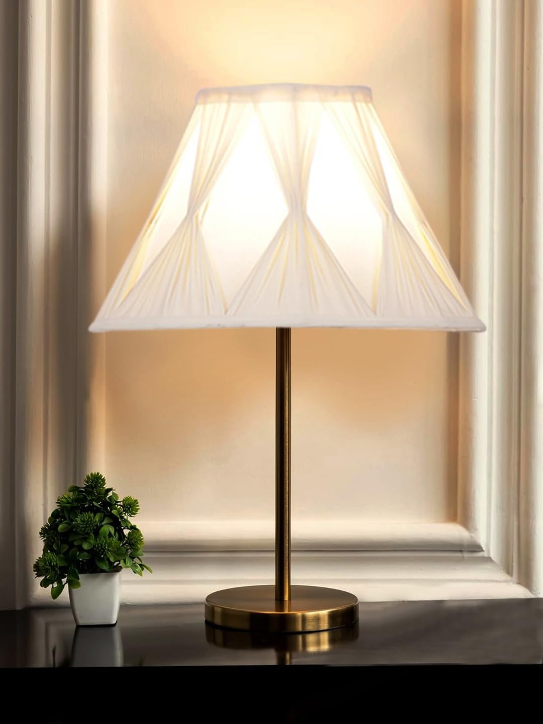 Gold Night Table Lamp for Bedroom | Elegant Bedside Lamp with Warm LED Light & Stylish Design - Model VE43