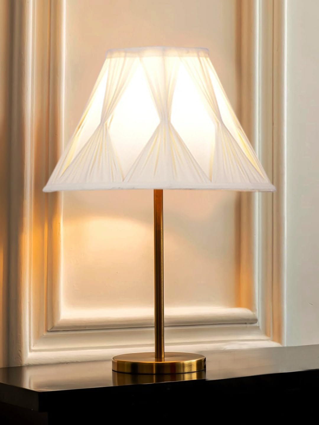 Gold Night Table Lamp for Bedroom | Elegant Bedside Lamp with Warm LED Light & Stylish Design - Model VE43