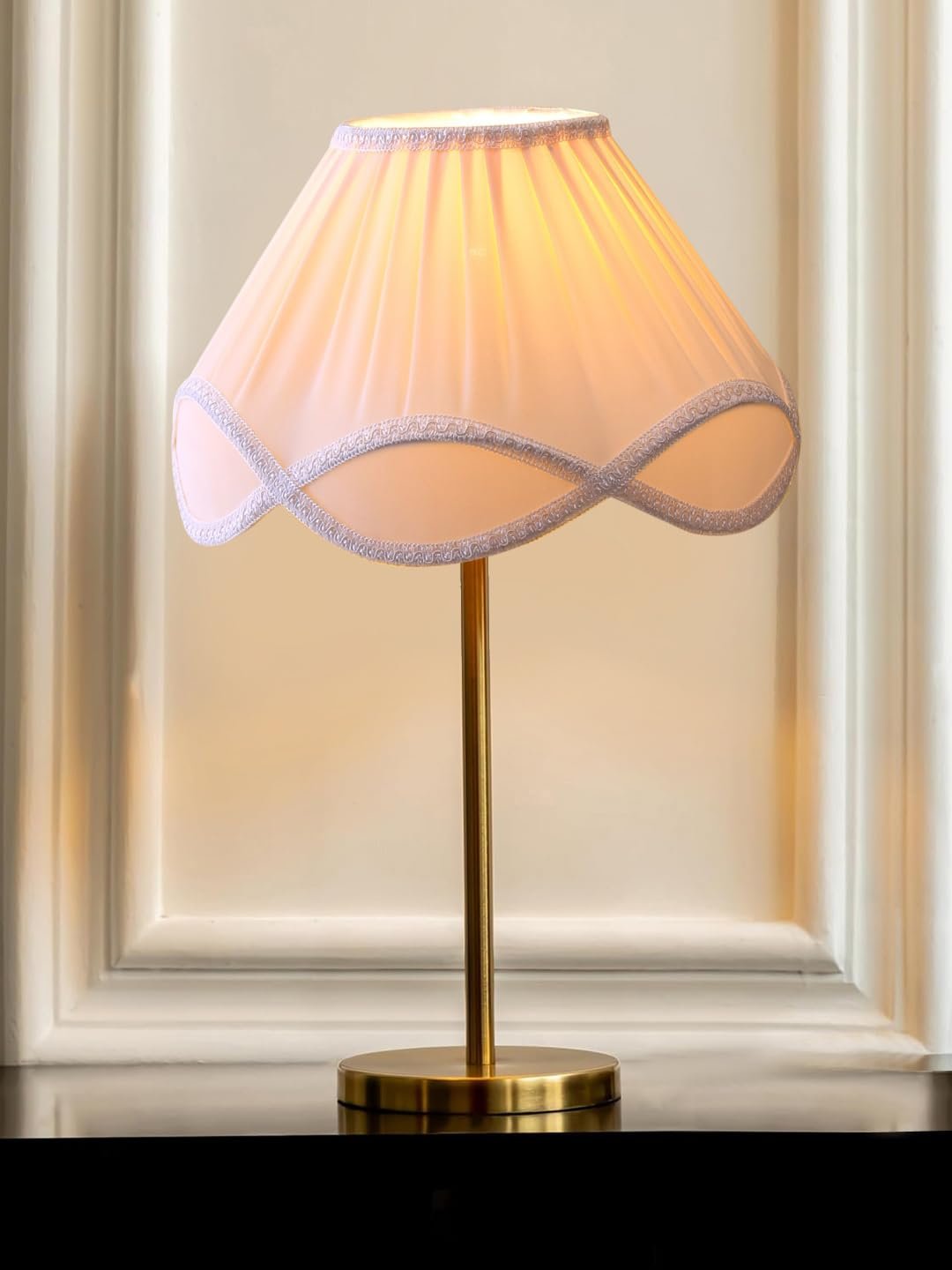Gold Night Table Lamp for Bedroom | Elegant Bedside Lamp with Warm LED Light & Stylish Design - Model VE44