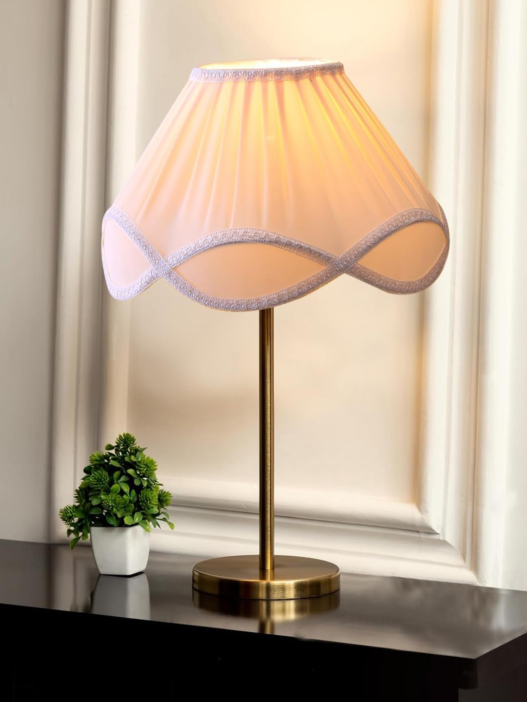 Gold Night Table Lamp for Bedroom | Elegant Bedside Lamp with Warm LED Light & Stylish Design - Model VE44