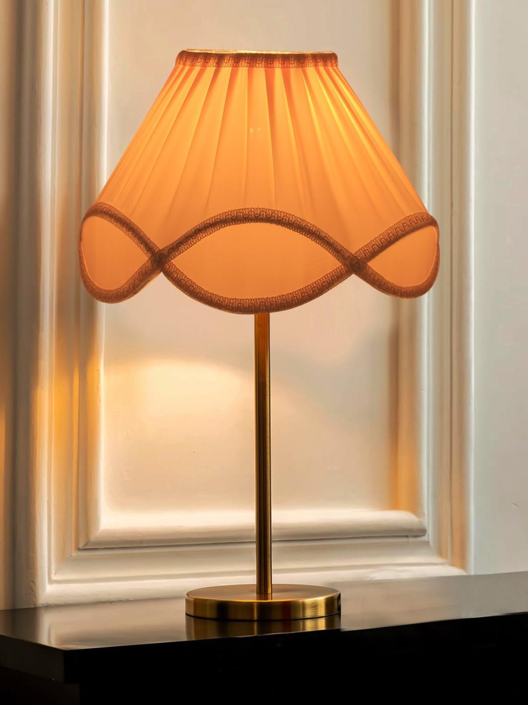 Gold Night Table Lamp for Bedroom | Elegant Bedside Lamp with Warm LED Light & Stylish Design - Model VE44