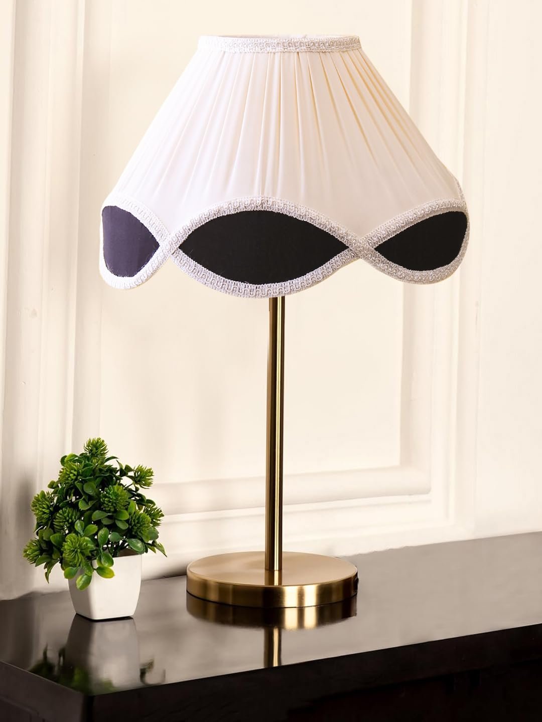 Gold Night Table Lamp for Bedroom | Elegant Bedside Lamp with Warm LED Light & Stylish Design - Model VE46