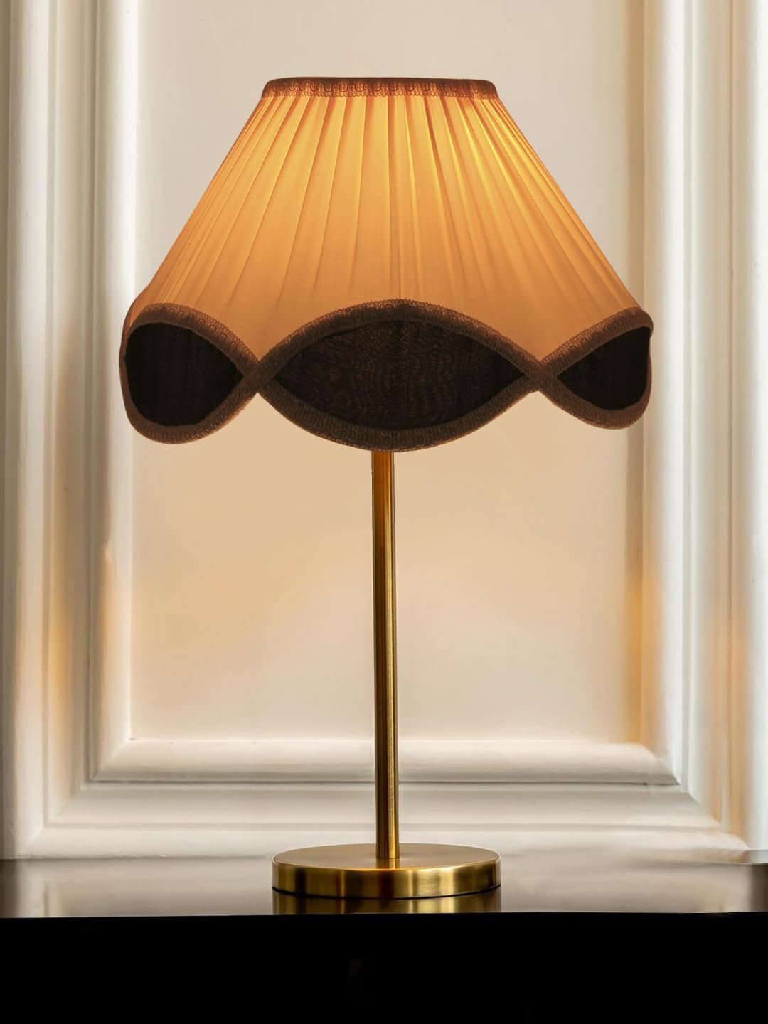 Gold Night Table Lamp for Bedroom | Elegant Bedside Lamp with Warm LED Light & Stylish Design - Model VE46