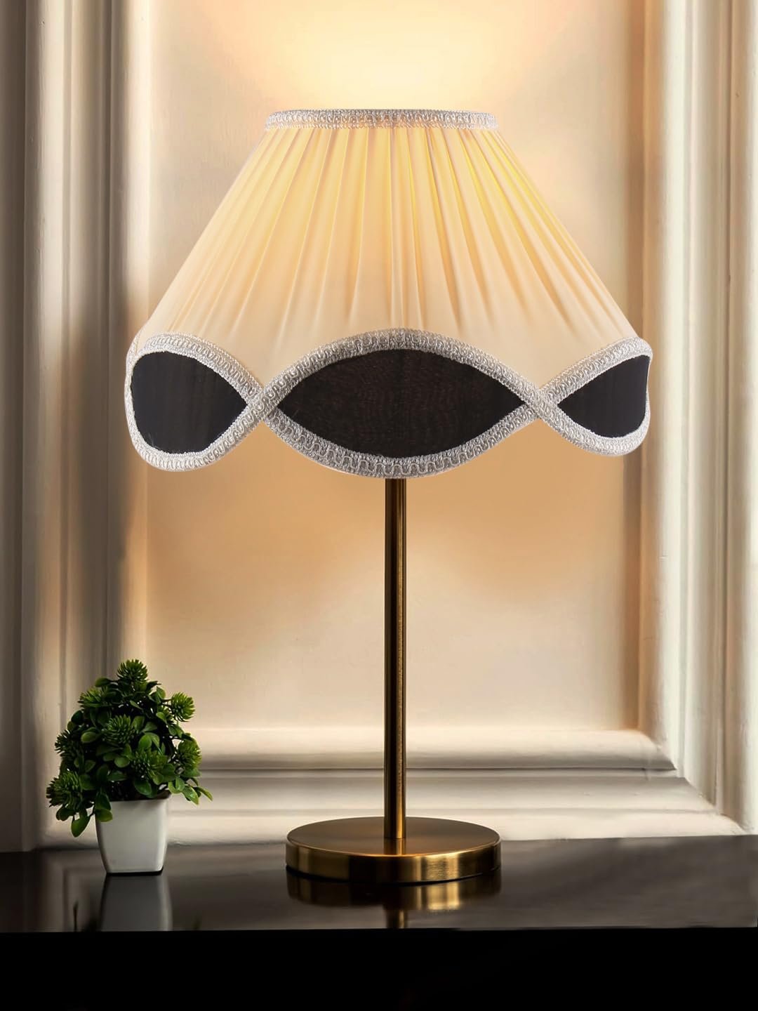 Gold Night Table Lamp for Bedroom | Elegant Bedside Lamp with Warm LED Light & Stylish Design - Model VE46