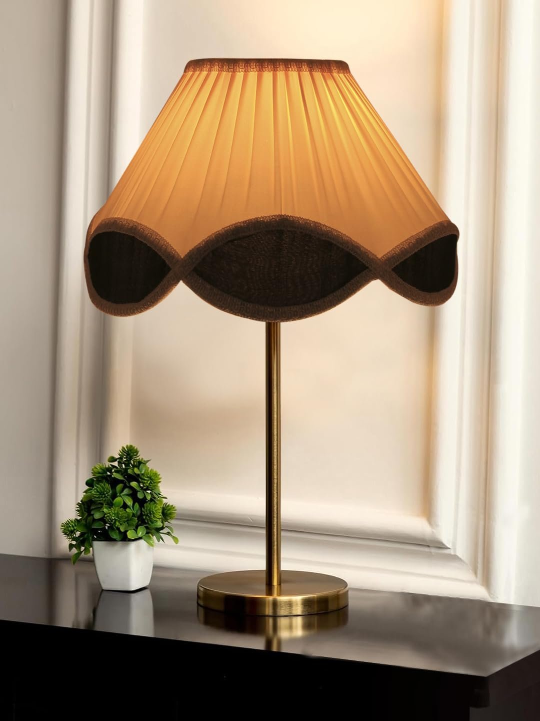 Gold Night Table Lamp for Bedroom | Elegant Bedside Lamp with Warm LED Light & Stylish Design - Model VE46