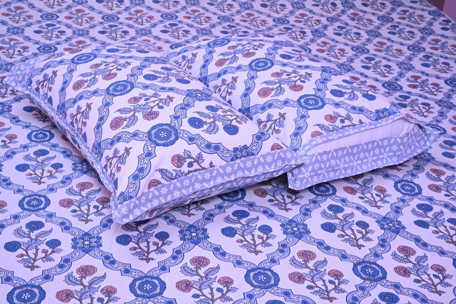 Bela Bedsheet with 2 pillow covers set
