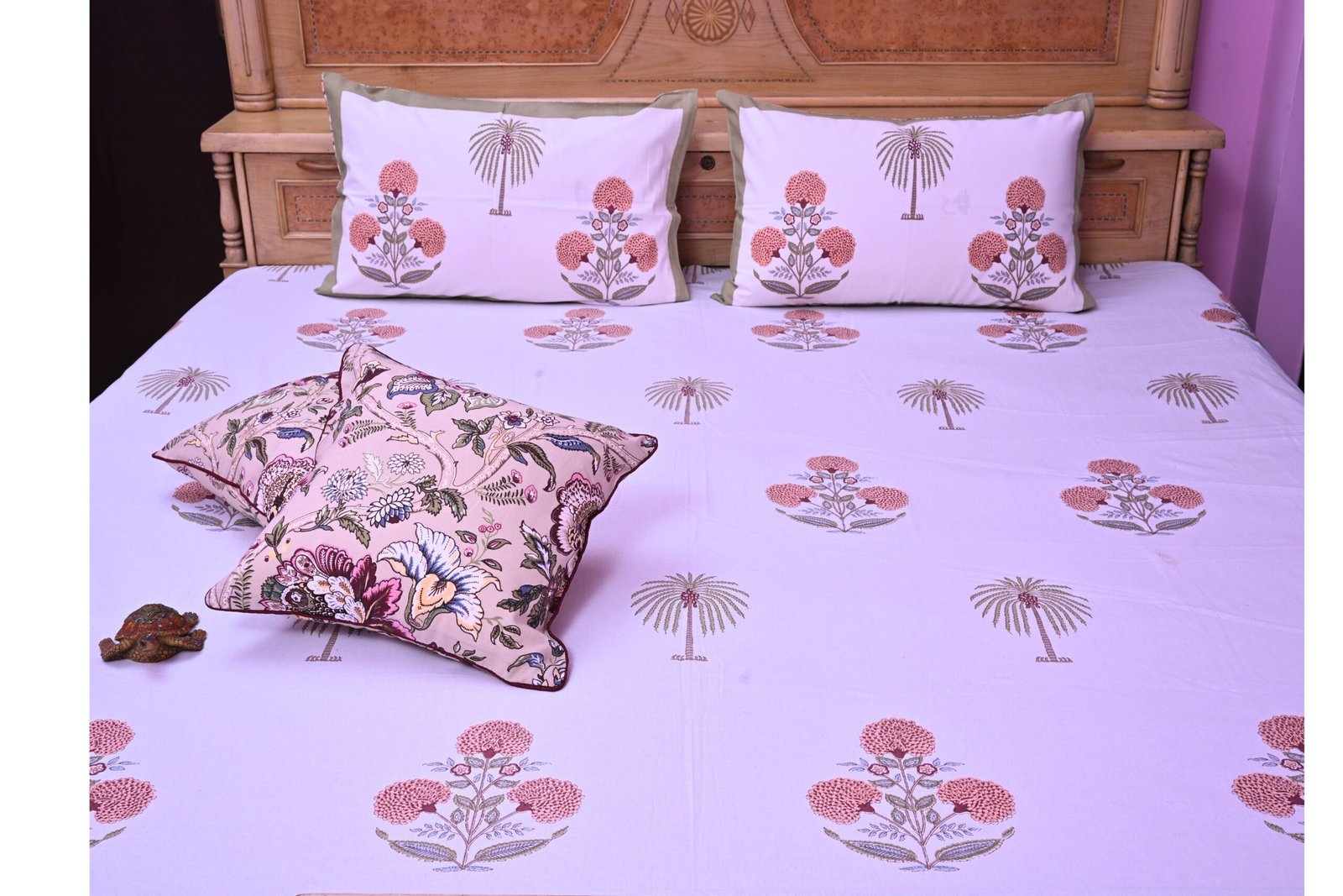 Taimur Bedsheet with 2 pillow covers set