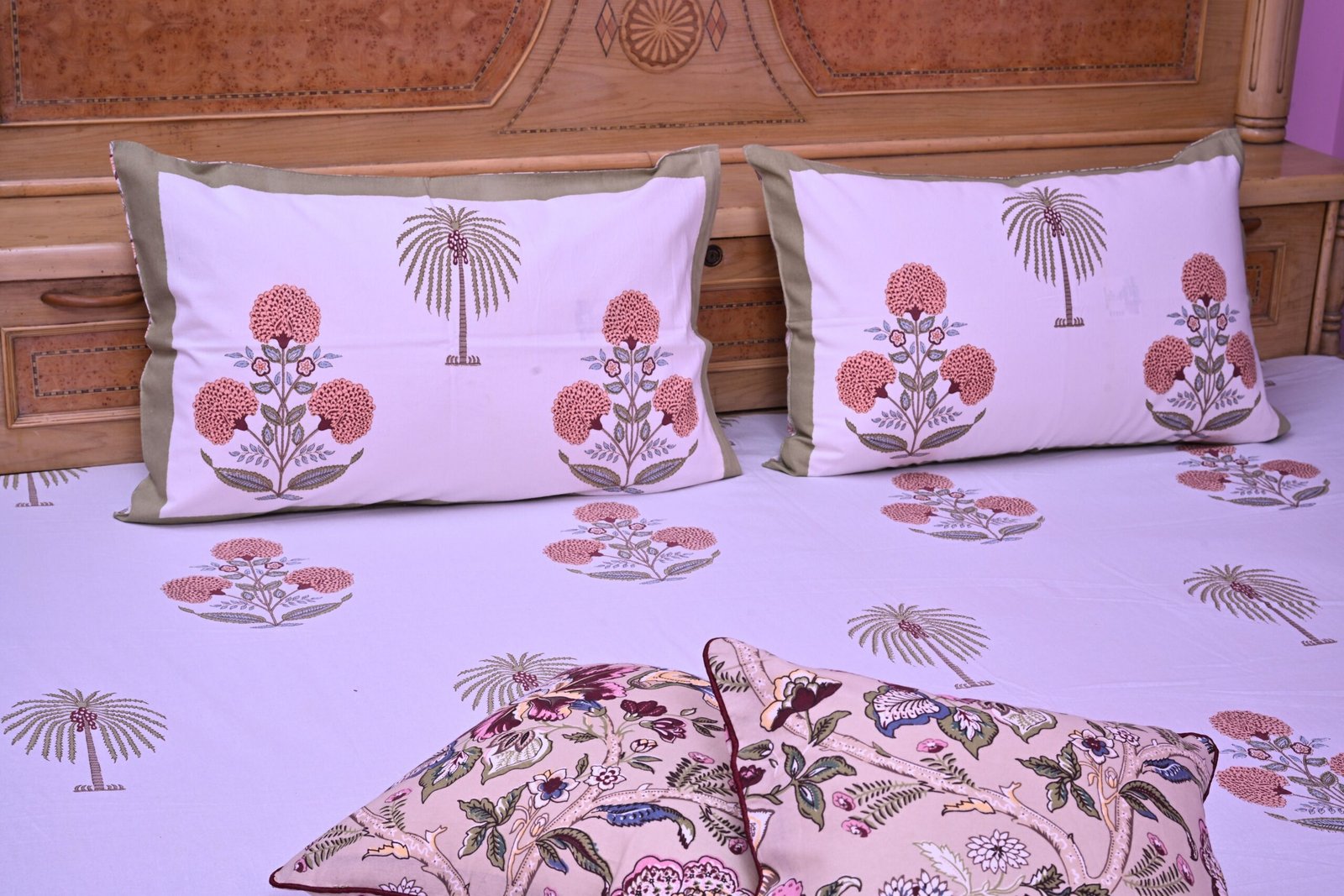 Taimur Bedsheet with 2 pillow covers set