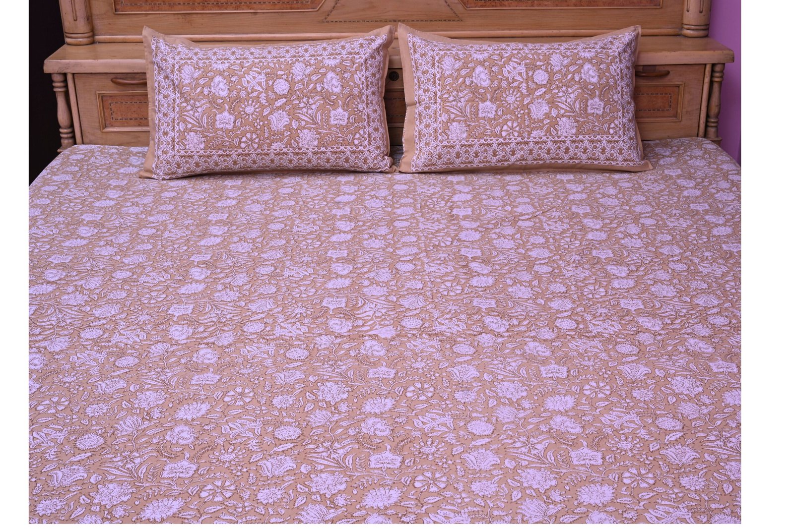 Gul Bedsheet with 2 pillow covers set