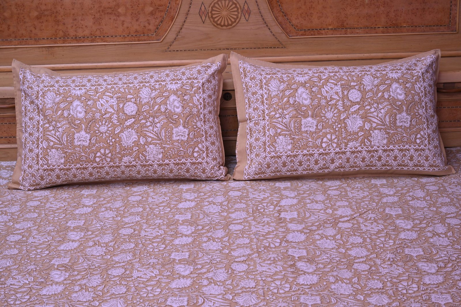 Gul Bedsheet with 2 pillow covers set