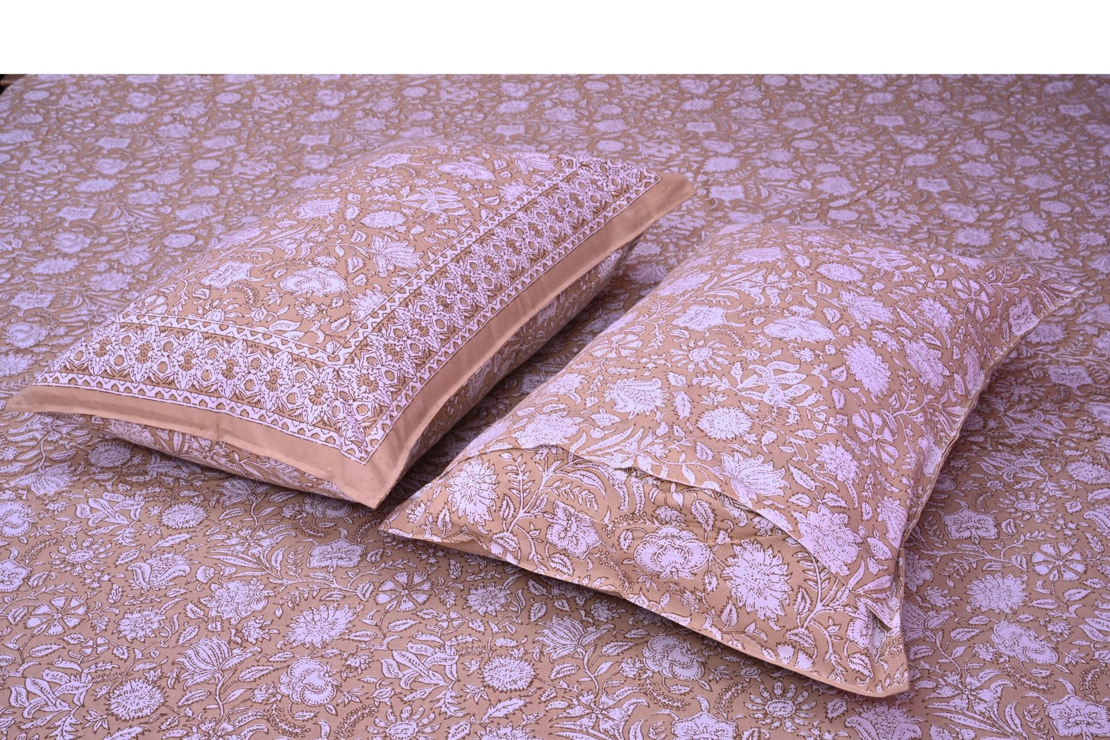 Gul Bedsheet with 2 pillow covers set