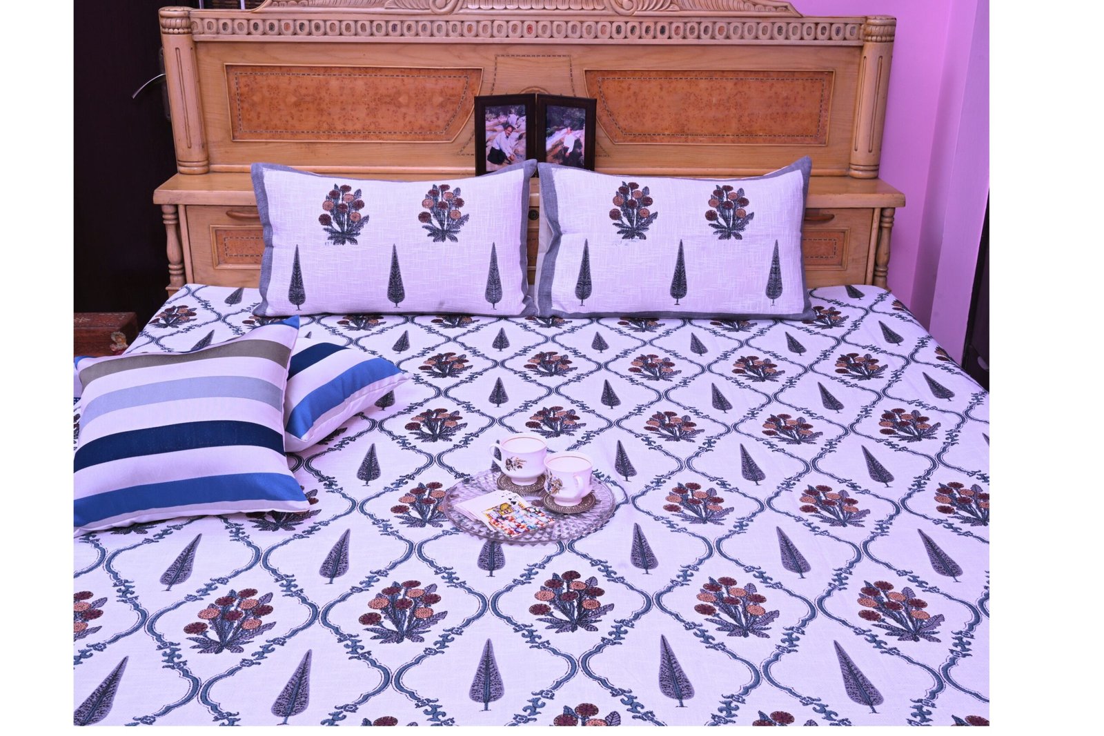 Maheshwari Bed cover with 2 pillow covers set