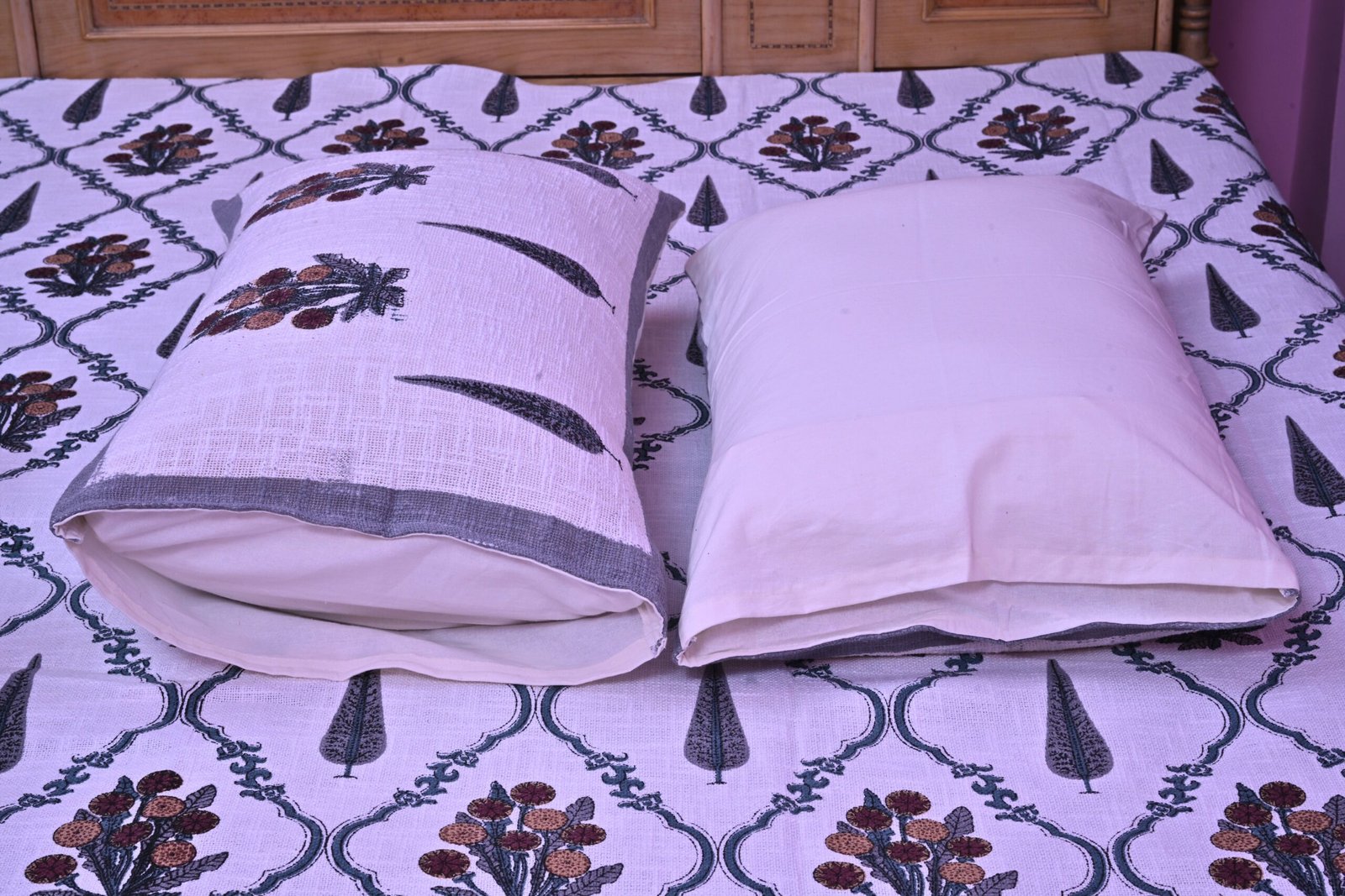 Maheshwari Bed cover with 2 pillow covers set