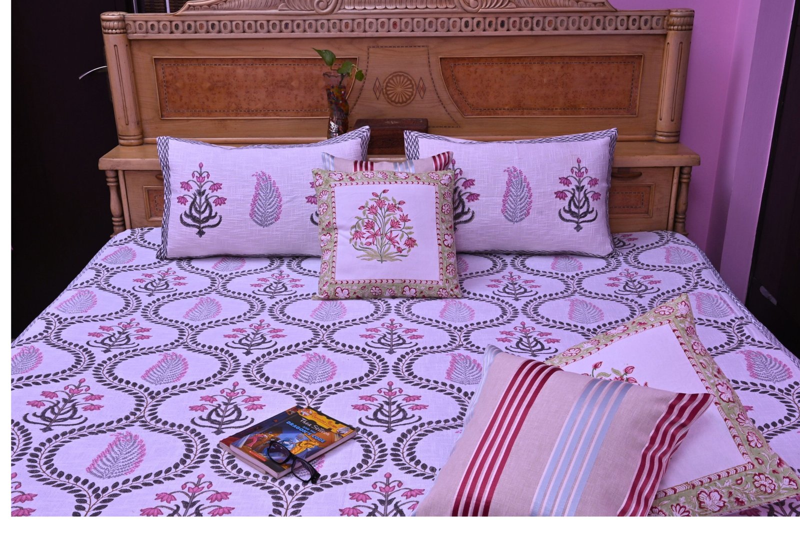 Diya Baati Bed cover with 2 pillow covers set