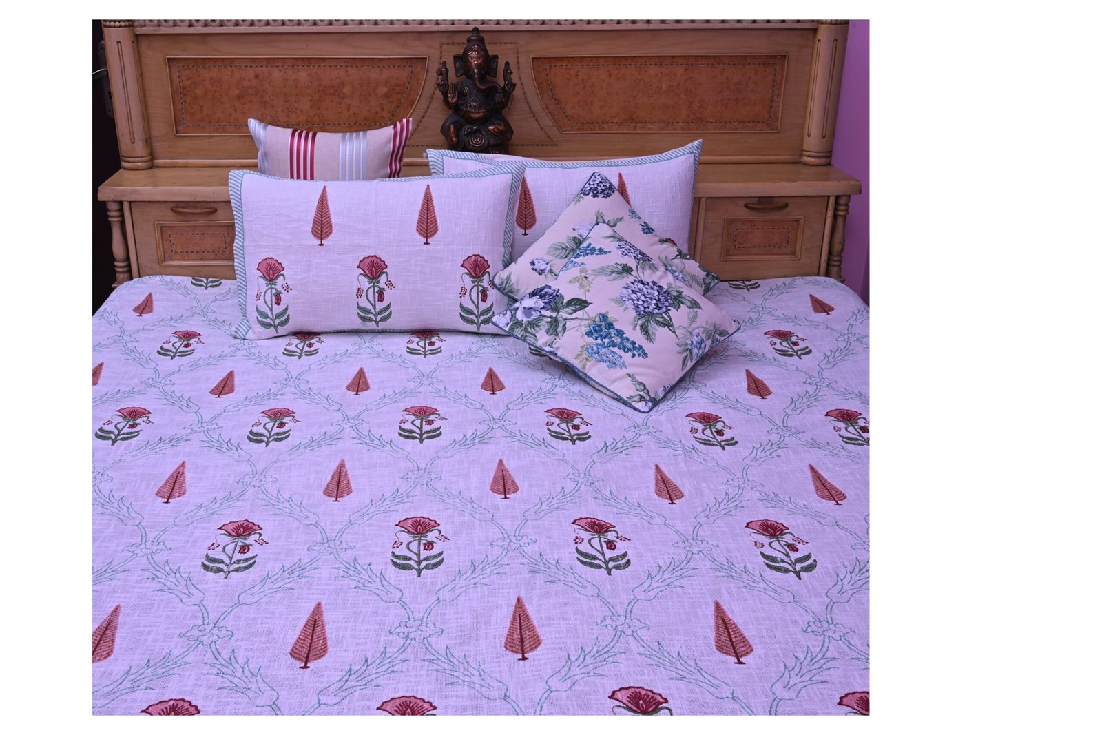 Taj Bed cover with 2 pillow covers set
