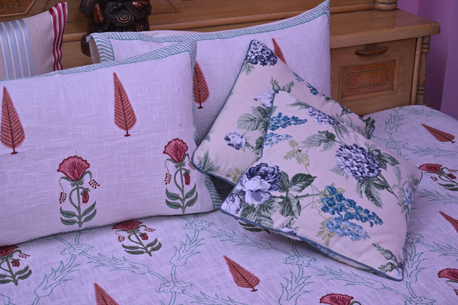 Taj Bed cover with 2 pillow covers set