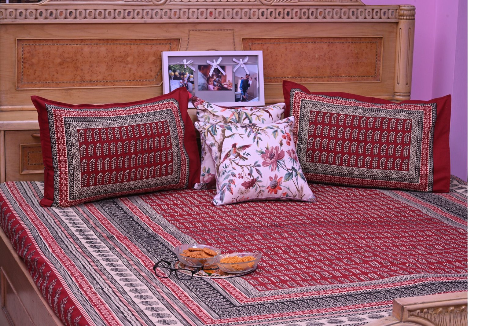 Booti Bedsheet with 2 pillow covers set