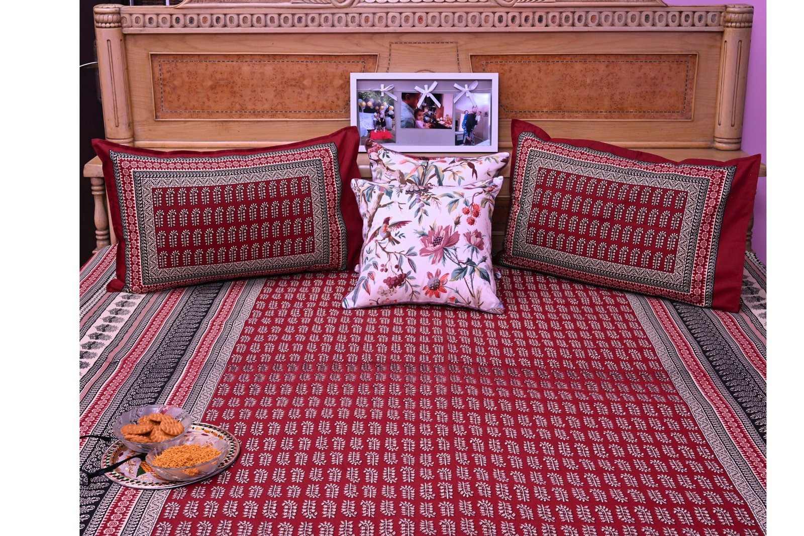 Booti Bedsheet with 2 pillow covers set