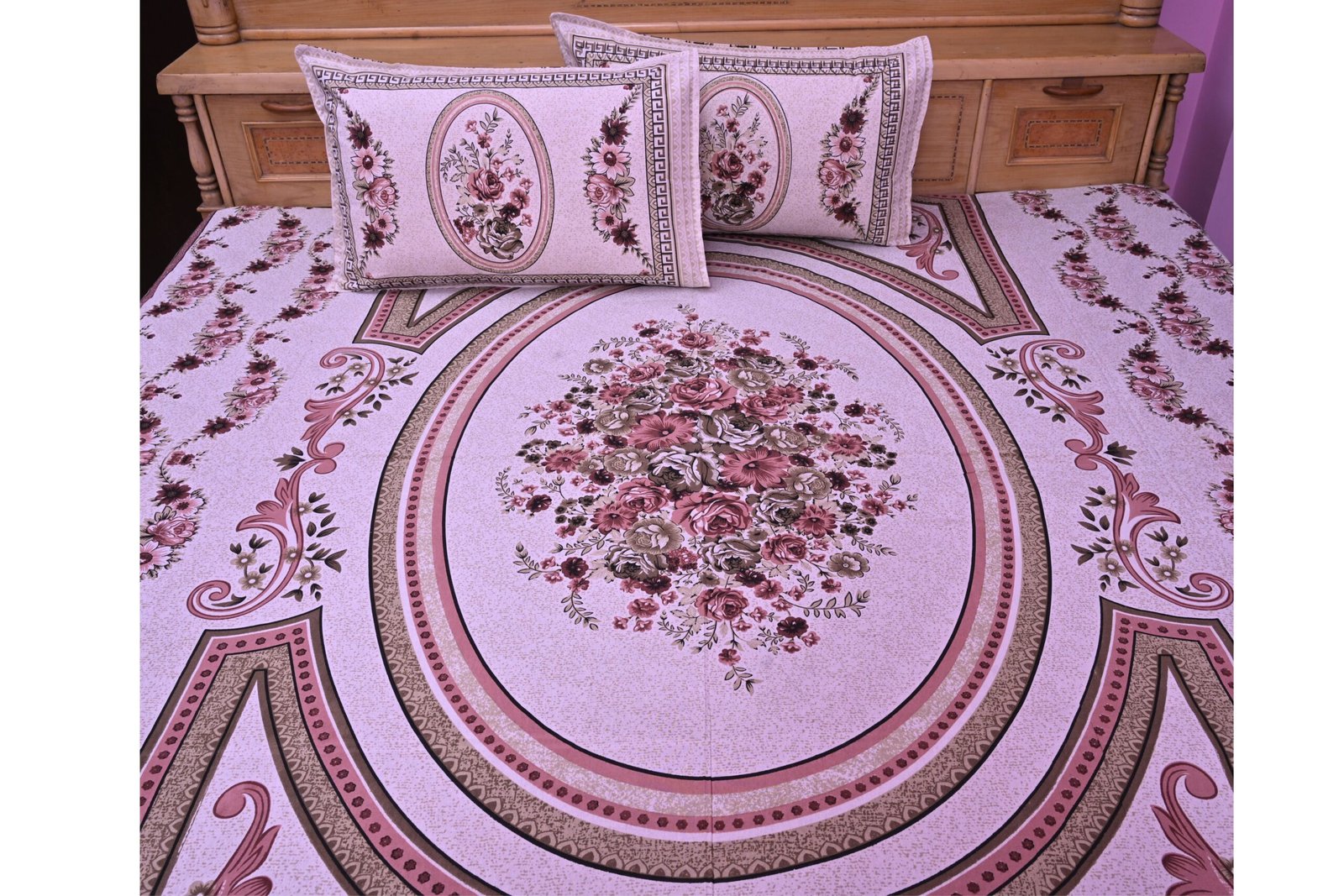 Phholdaan Bedsheet with 2 pillow covers set