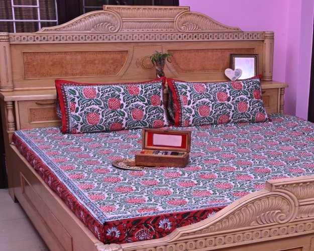 Gulmohar Bedsheet with 2 pillow covers set