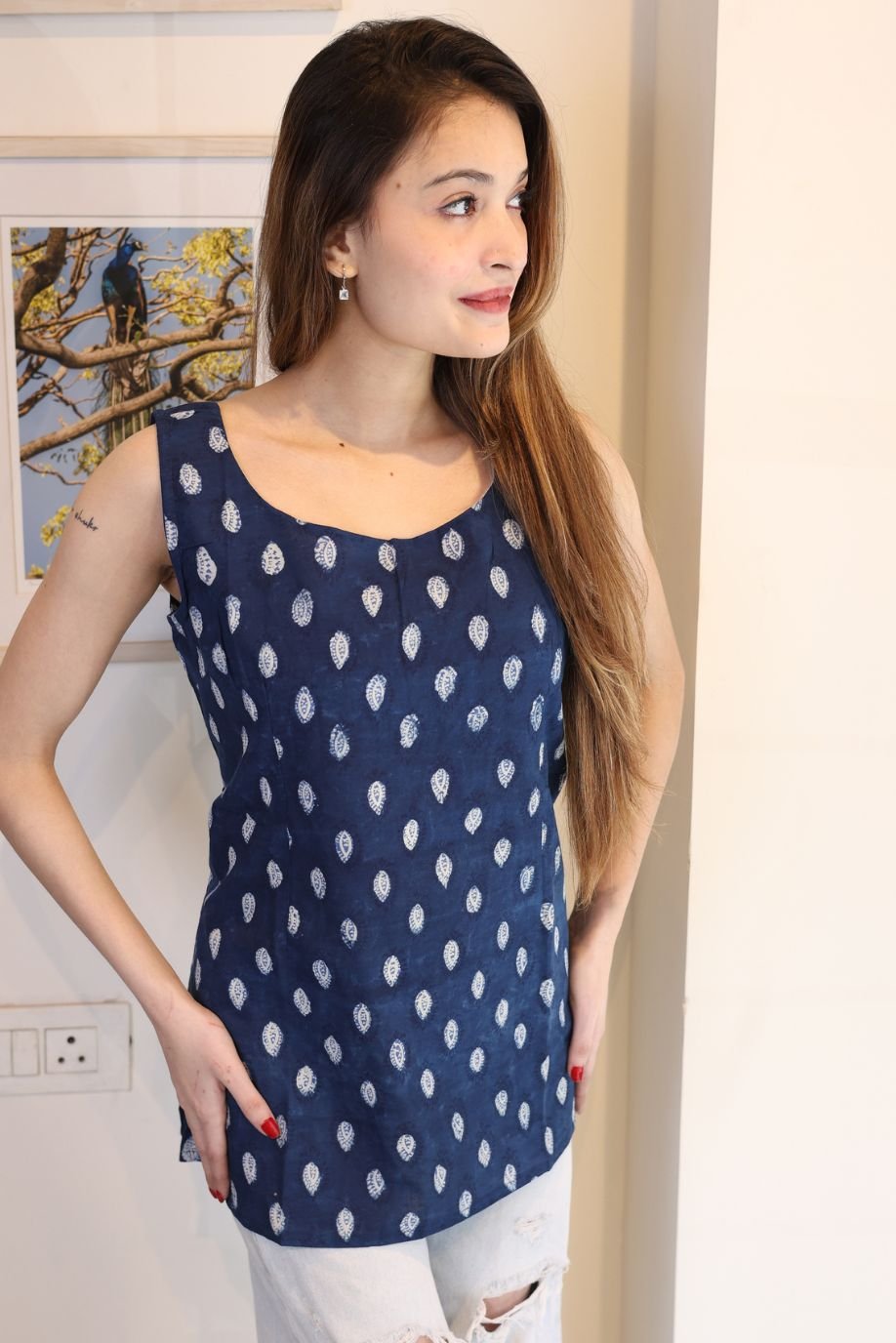 KAVYA PRINTED SLEEVELESS TOP WITH BACK TIES