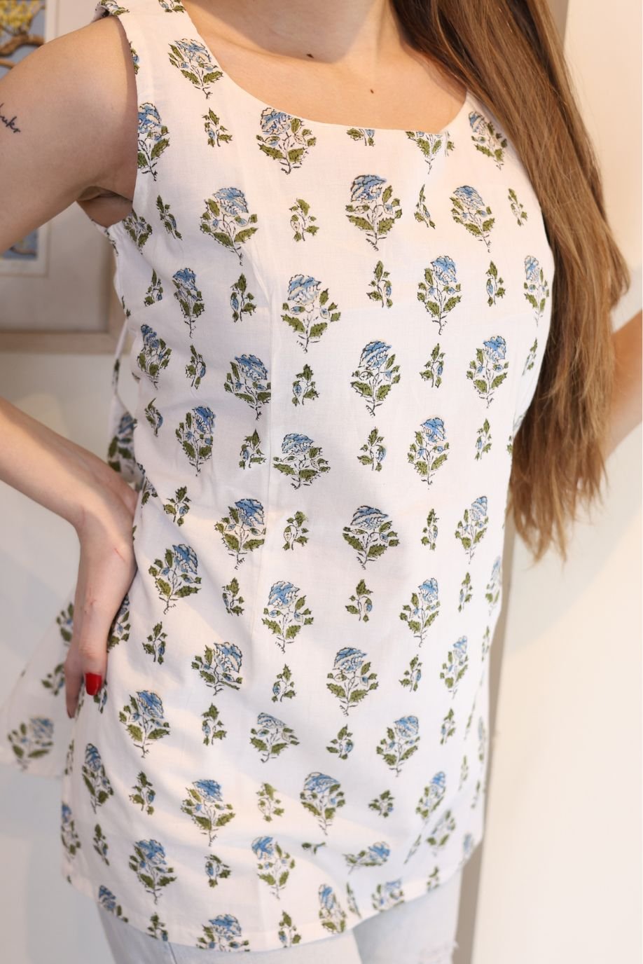 KAVYA PRINTED SLEEVELESS TOP WITH BACK TIES